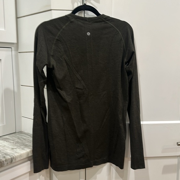 (6006)  🍋 LULULEMON RUN: Swiftly Tech Long Sleeve Crew Sz 10 EUC - Picture 9 of 10
